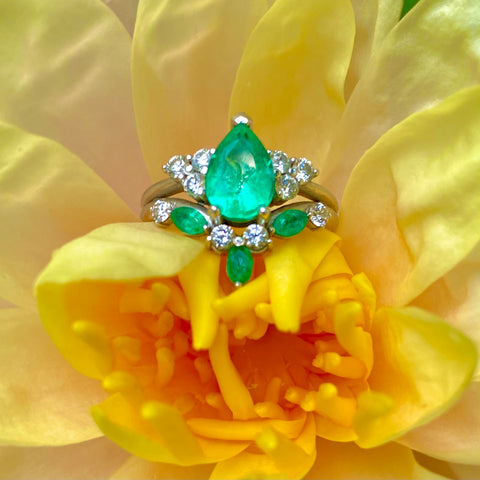 Colombian emerald & diamond ring