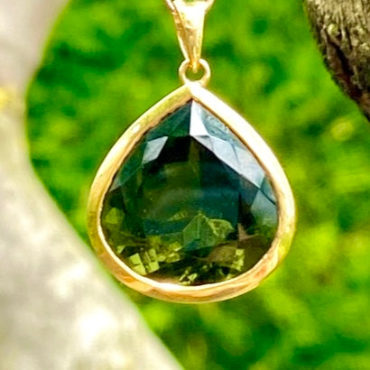 Moldavite pendant in 22k yellow gold